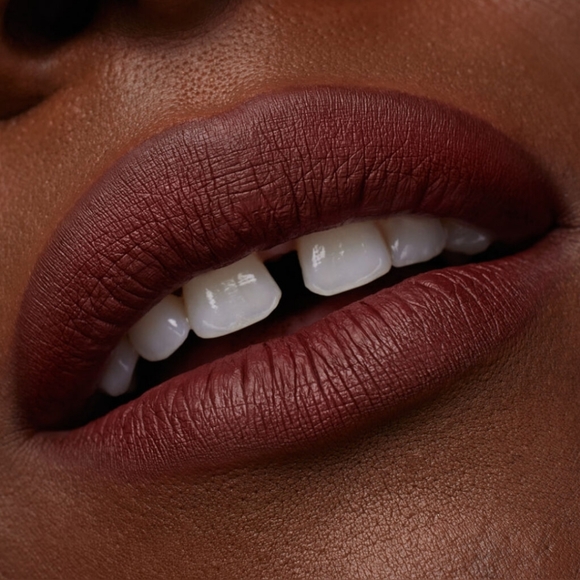 Liquid Matte Ultra-Comfort Transfer-Proof | First Class | Huda Beauty - Picture 3 of 16